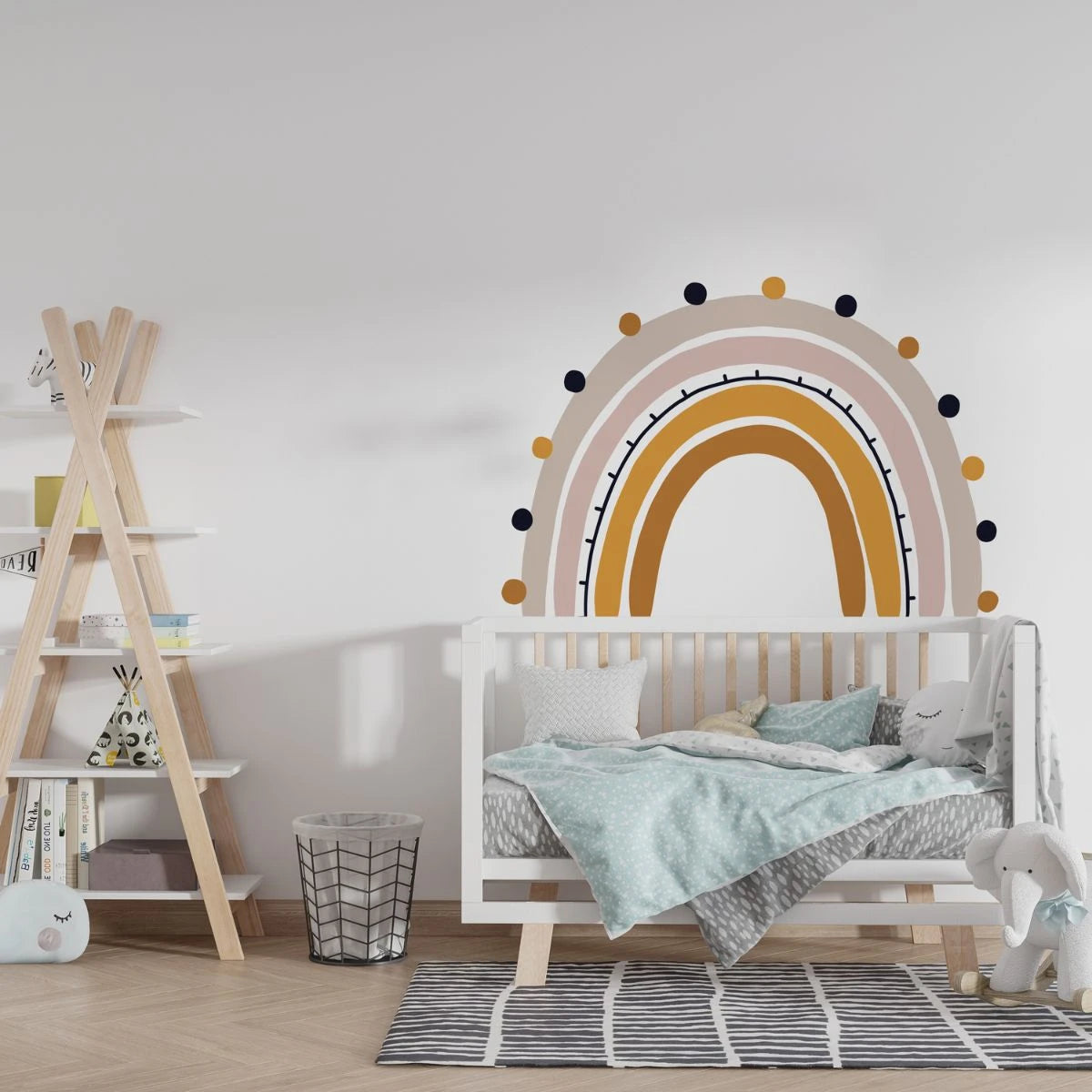 Wandtattoo im Kinderzimmer über Baby Bettchen Grippe.