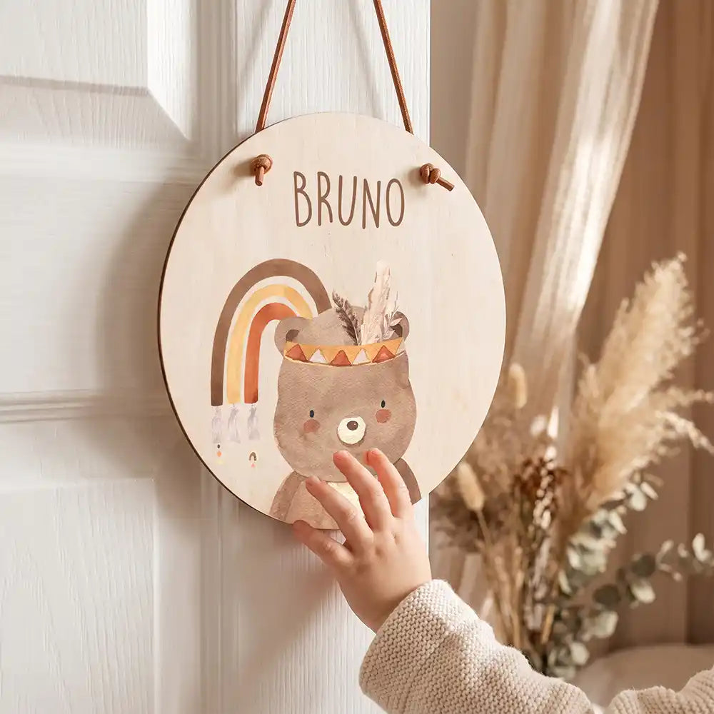 Türschild Kinderzimmer Bär mit Regenbogen, mit Namen an der Kinderzimmertür