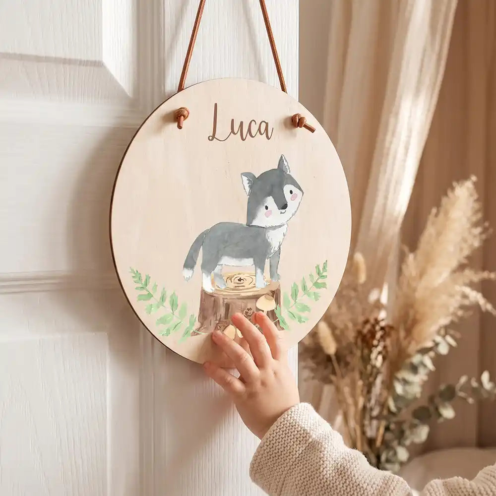 Türschild Kinderzimmer Wolf im Wald, mit Namen an der Kinderzimmertür