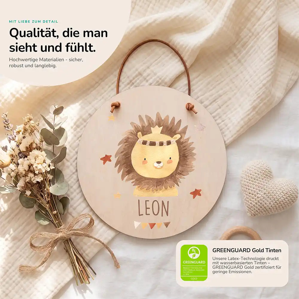 Türschild Kinderzimmer Löwe mit Krone, Detailansicht von Holz und Farbdruck