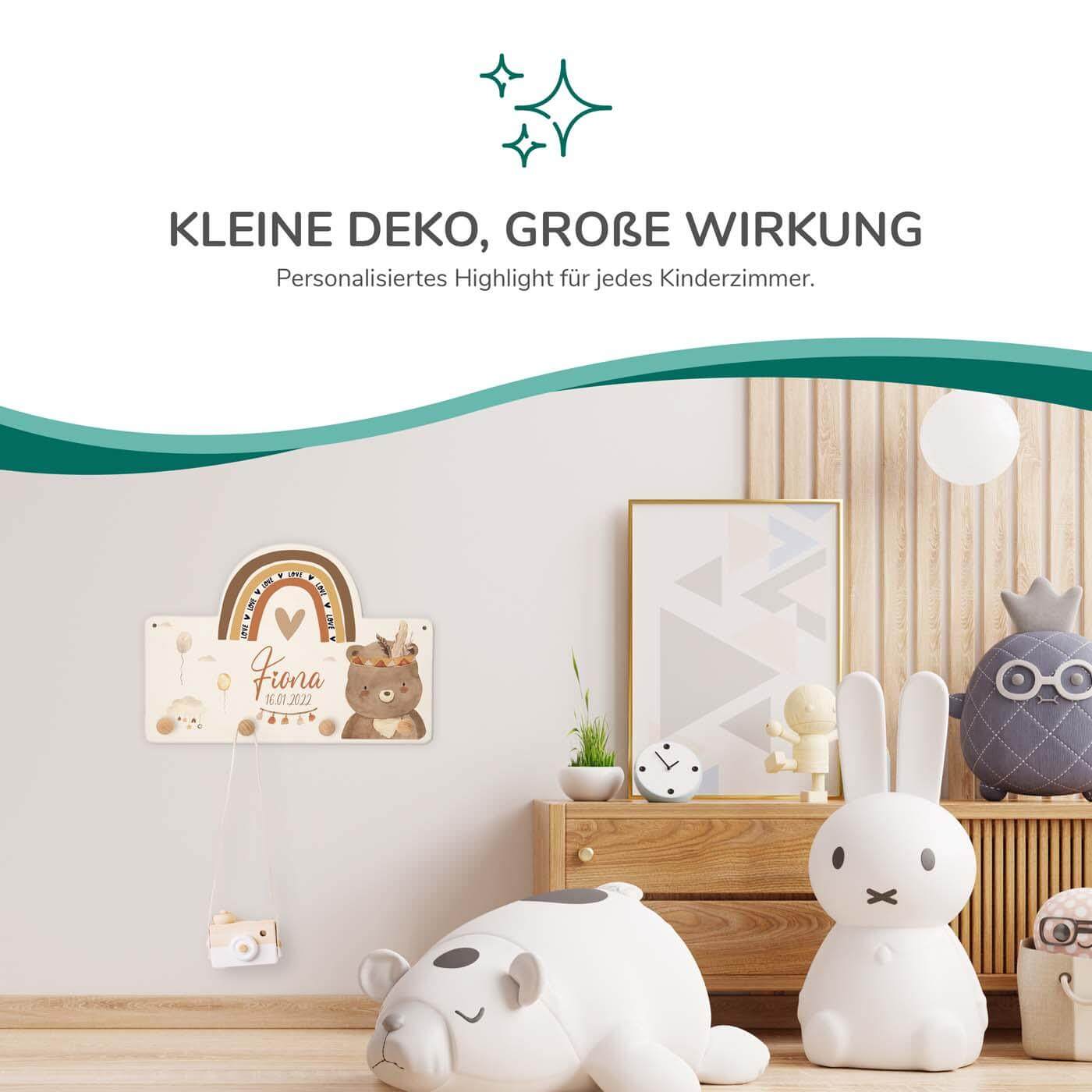 Handgefertigte Regenbogen-Garderobe aus Holz Bär