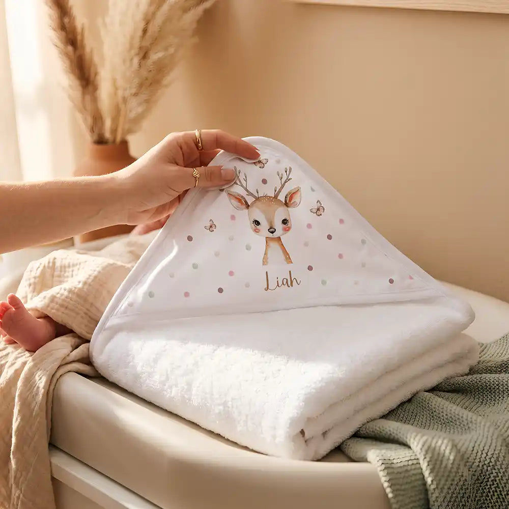 Personalisiertes Kapuzenhandtuch Baby Reh Schmetterlinge – Detail der bedruckbaren Kapuze