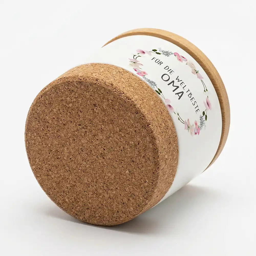 Duftkerze Vanille Keramik Oma Blumenkranz â Geschenk in Kraftpapier