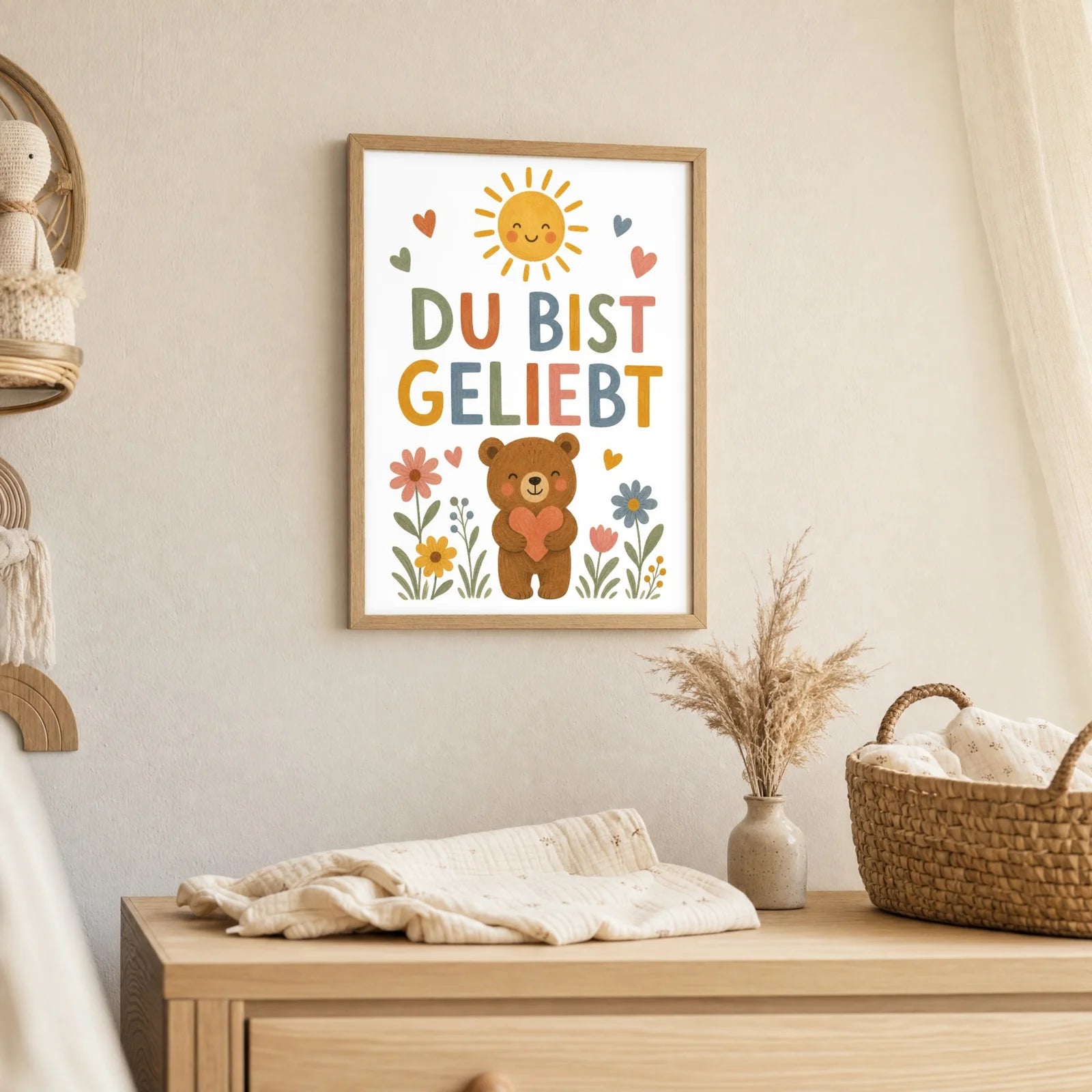 Affirmationsposter Kinderzimmer BĂ€r Du bist geliebt, als Deko mit Holzrahmen