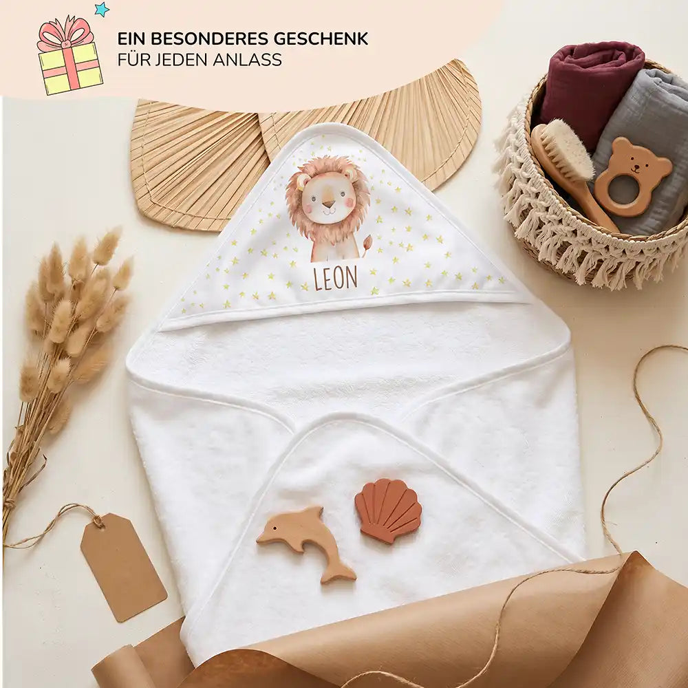 Personalisiertes Kapuzenhandtuch Baby Löwe Sterne â Geschenk-Komposition Boho-Flatlay