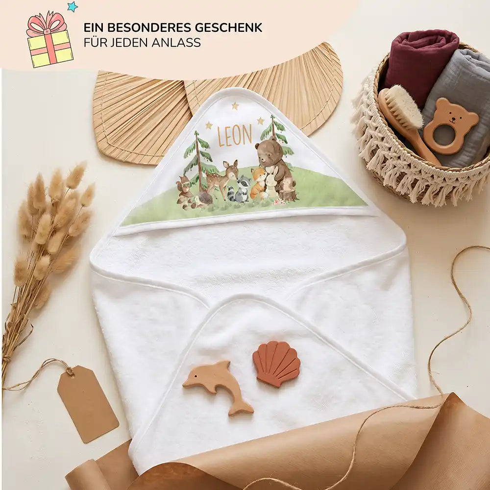 Personalisiertes Kapuzenhandtuch Baby Waldfest â Geschenk-Komposition Boho-Flatlay