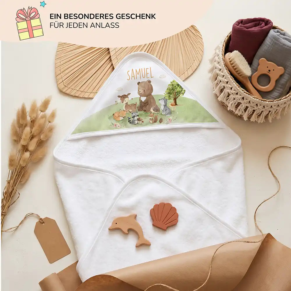 Personalisiertes Kapuzenhandtuch Baby Waldparade â Geschenk-Komposition Boho-Flatlay