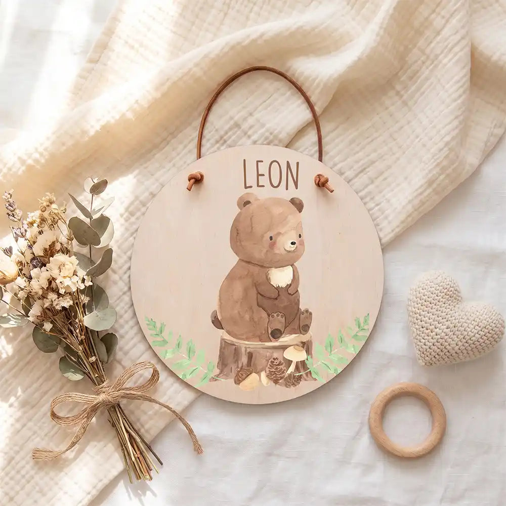 Türschild Kinderzimmer Bär im Wald, zum Aufhängen an Tür, Wand oder Haken
