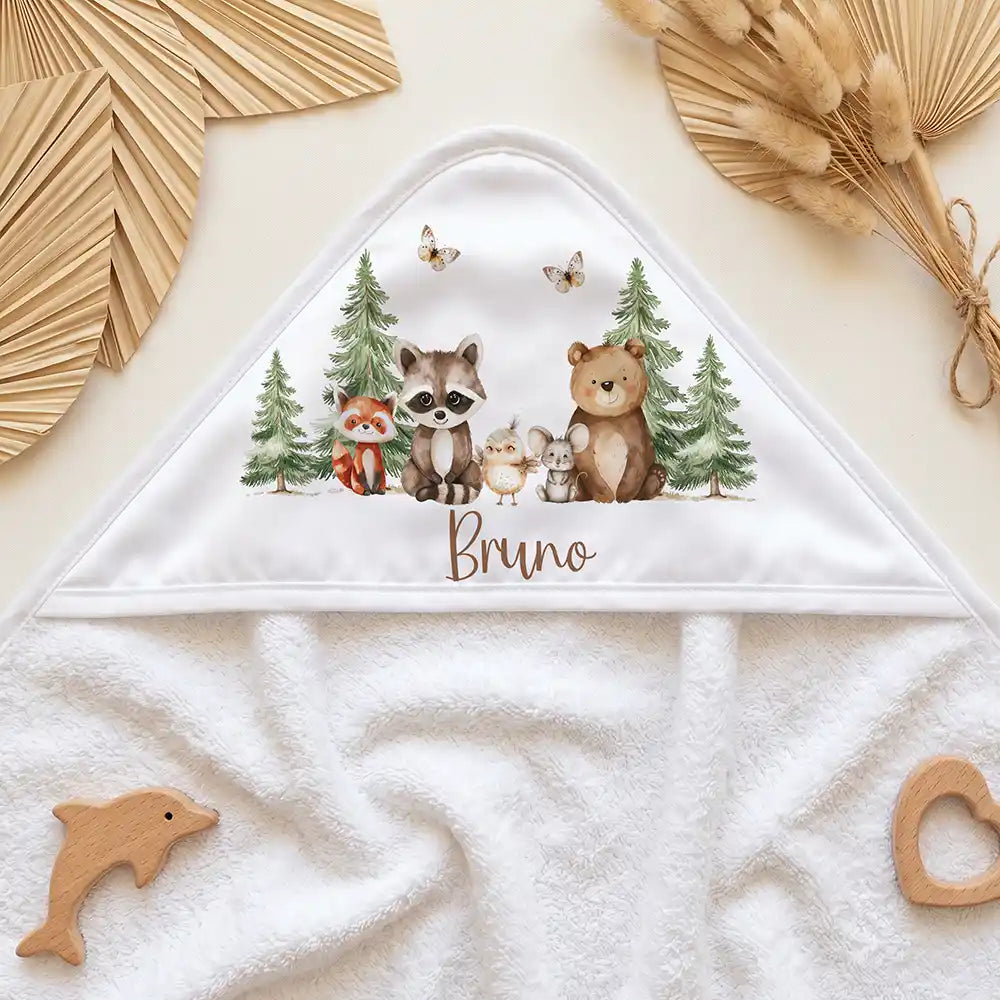 Personalisiertes Kapuzenhandtuch Baby Waldfreunde Bande â Kapuzen-Detail im Holzspielzeug-Setup