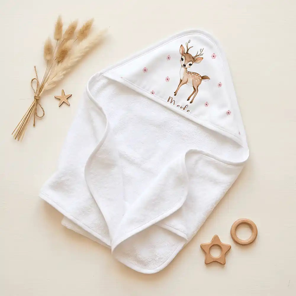 Personalisiertes Kapuzenhandtuch Baby Reh BlĂŒten â Set fĂŒr Zwillinge im Rattan-Look