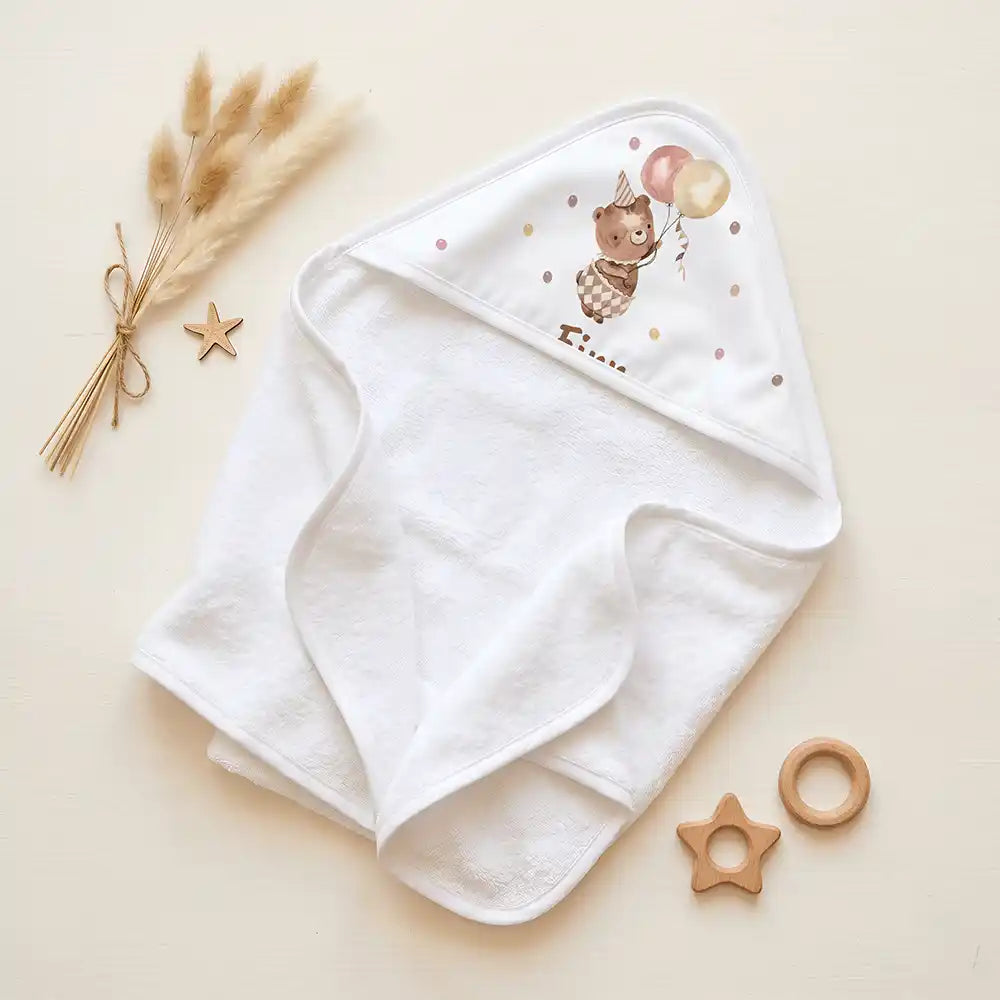Personalisiertes Kapuzenhandtuch Baby BĂ€r Luftballons â Set fĂŒr Zwillinge im Rattan-Look