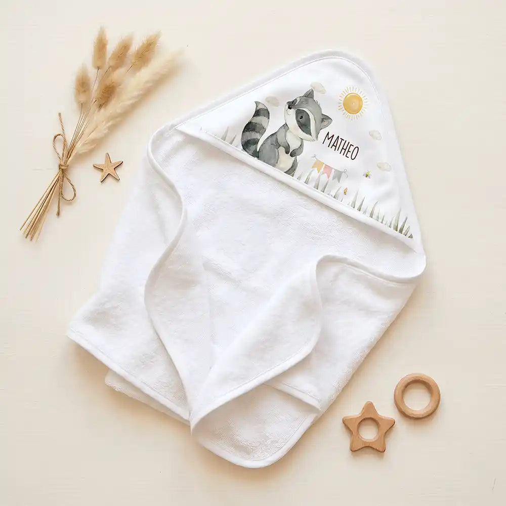 Personalisiertes Kapuzenhandtuch Baby WaschbĂ€r Wiese â Set fĂŒr Zwillinge im Rattan-Look