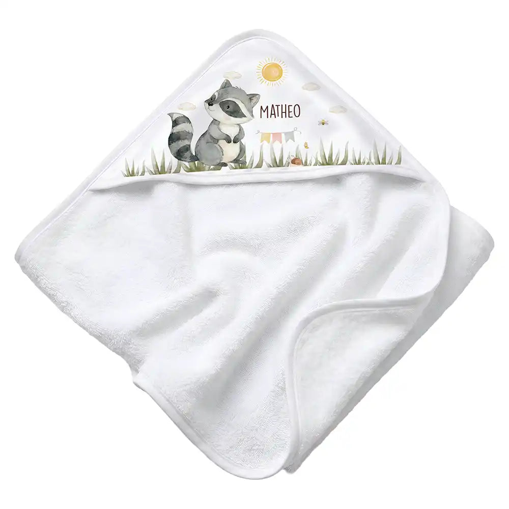 Personalisiertes Kapuzenhandtuch Baby WaschbĂ€r Wiese â Rattan-Untergrund Produktdetail