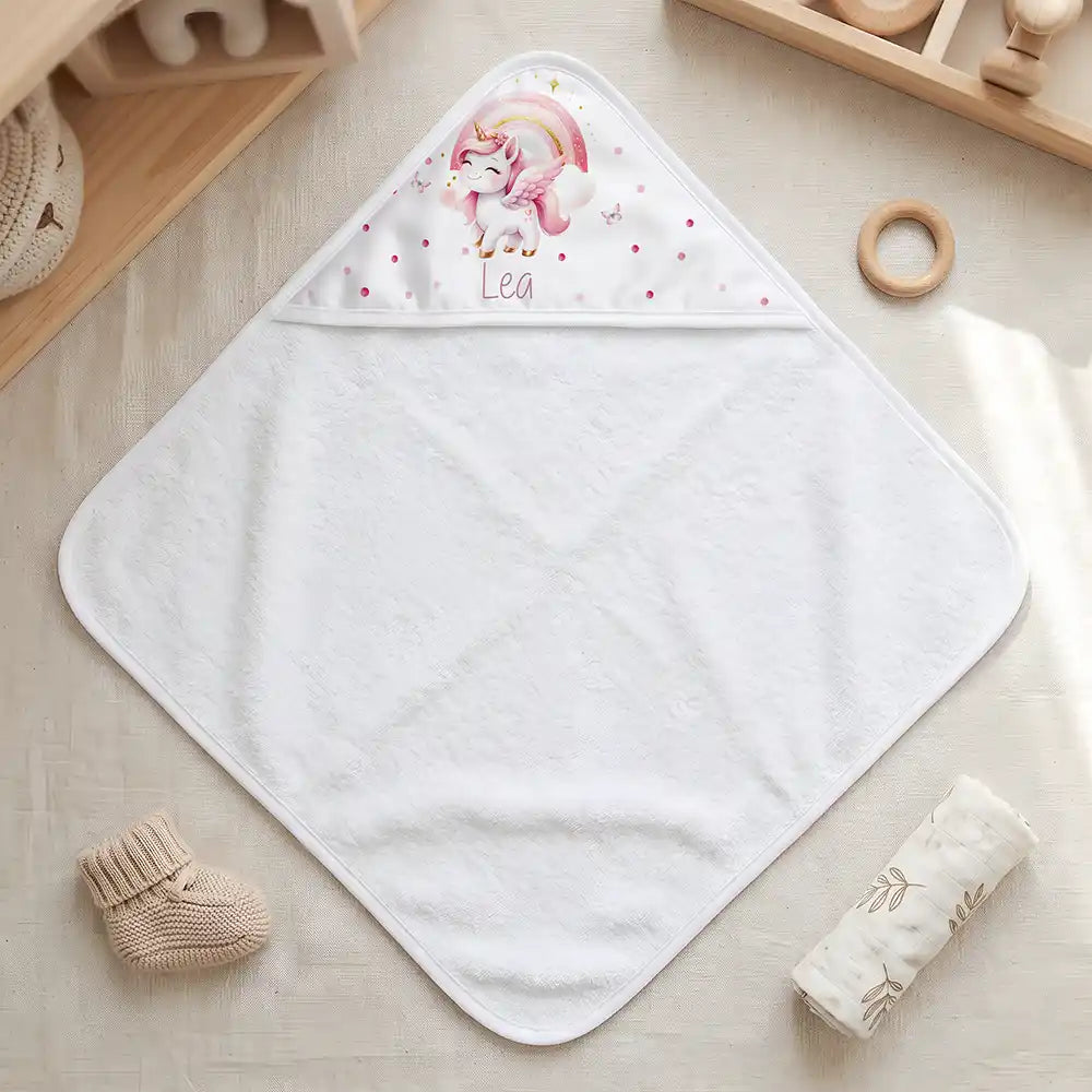 Personalisiertes Kapuzenhandtuch Baby Einhorn Rosa – Freisteller 80×80 cm Topdown