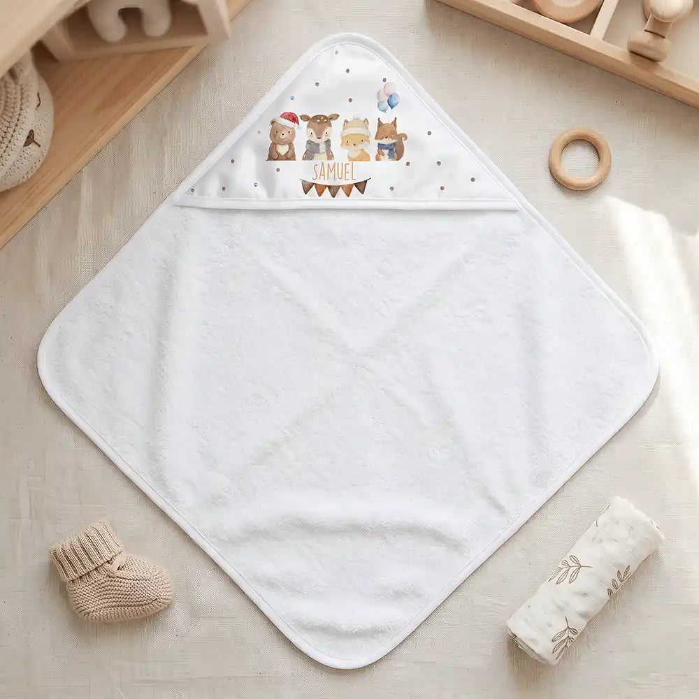 Personalisiertes Kapuzenhandtuch Baby Winter Waldfreunde – Freisteller 80×80 cm Topdown