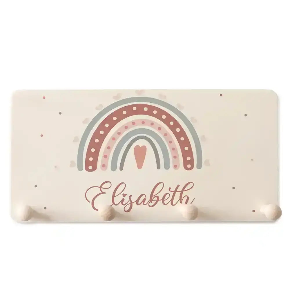 regenbogen motiv auf personalisierter holzgarderobe