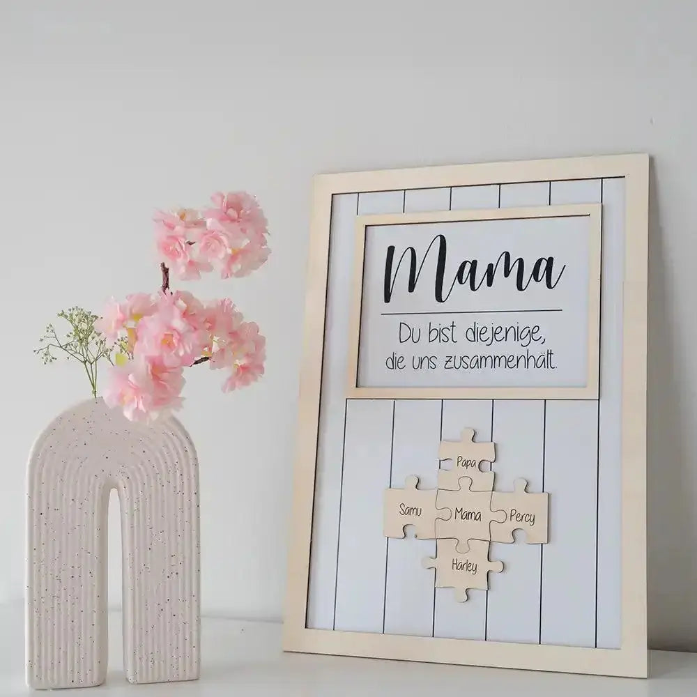 nahaufnahme des familienpuzzle-bilderrahmens mit drei puzzle-teilen