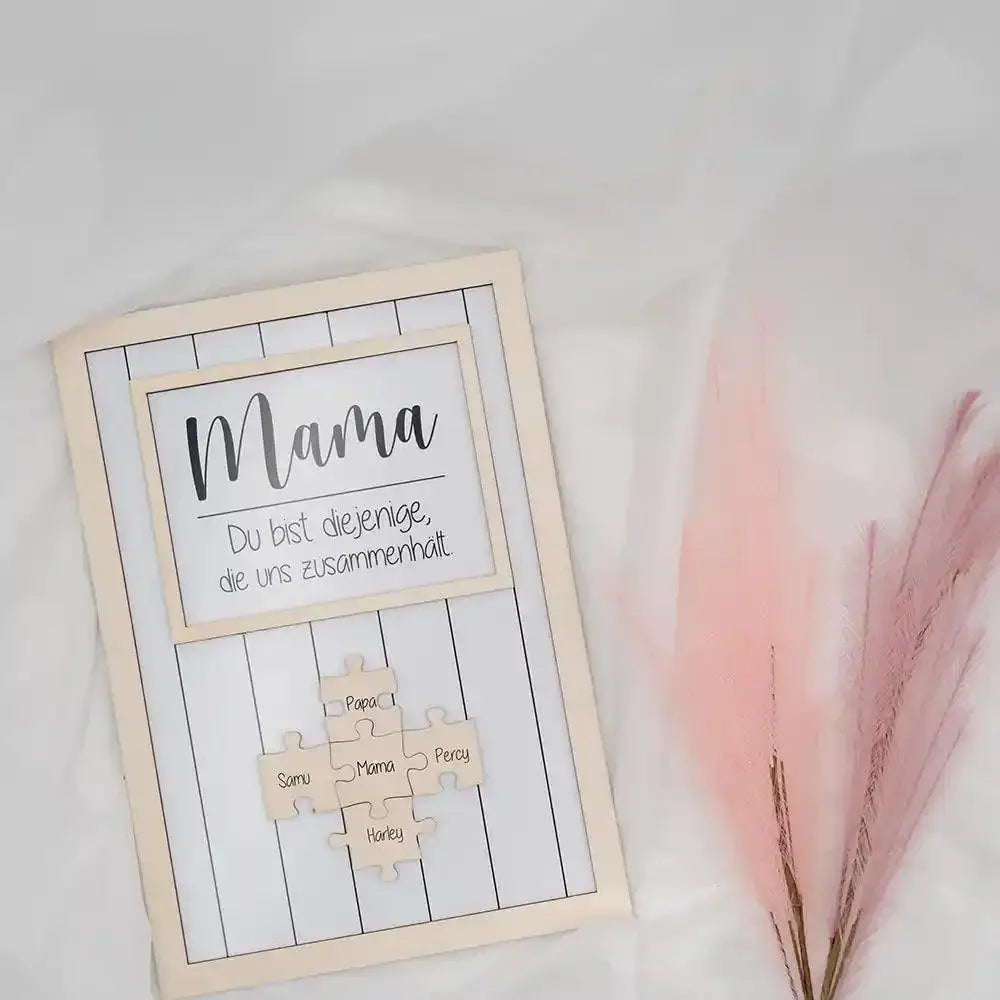 familienpuzzle-motiv auf personalisiertem bilderrahmen