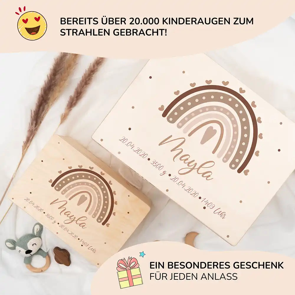 nahaufnahme der personalisierten erinnerungskiste mit regenbogen und herz