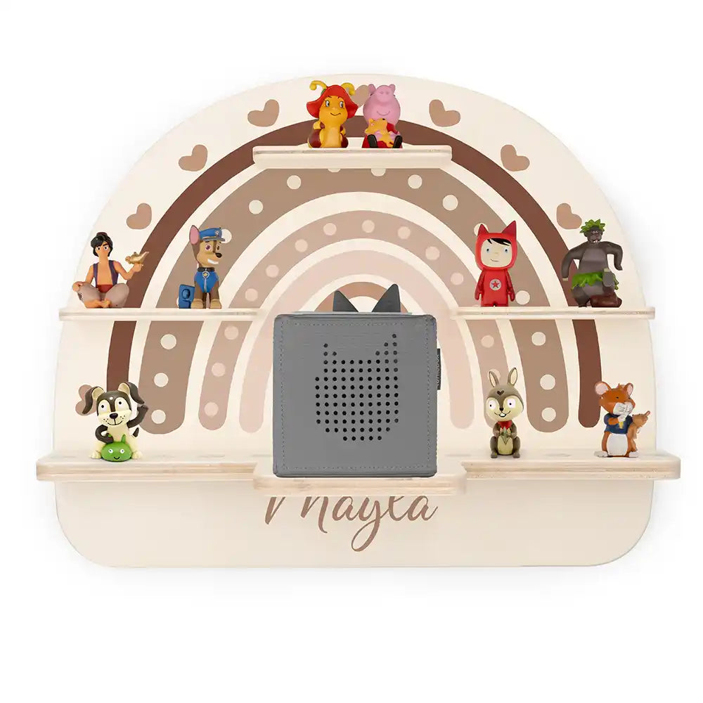 handgefertigtes tonieregal aus holz personalisiert mit regenbogen und herz