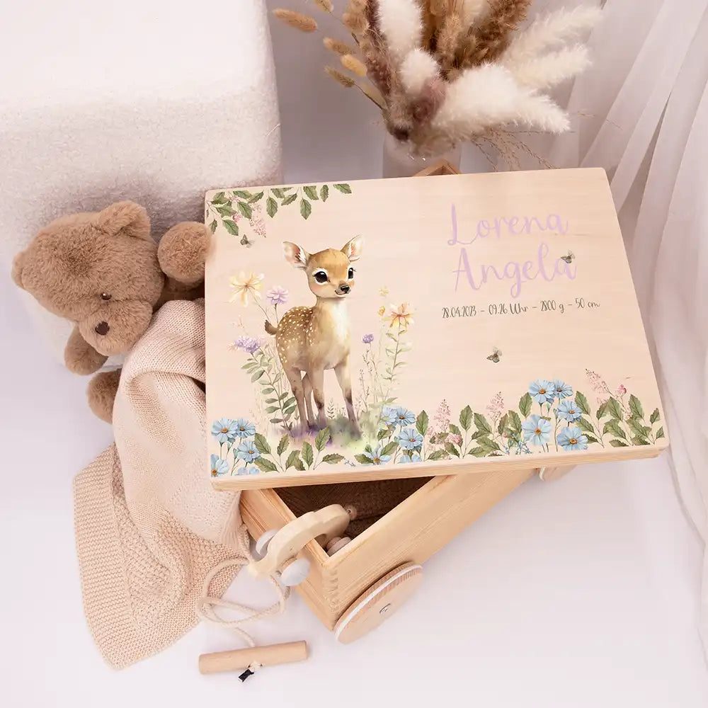 Spielzeugkiste mit Rädern personalisiert - Niedliches Reh