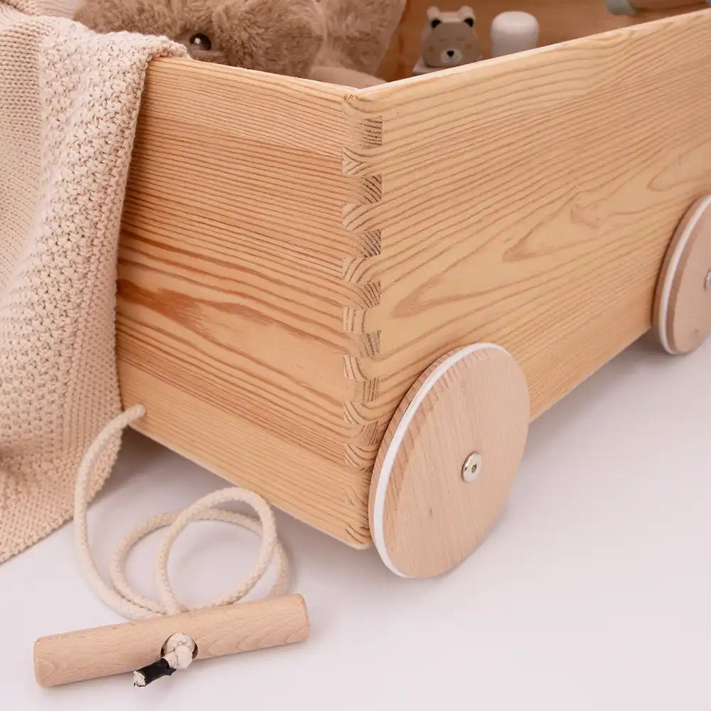 Spielzeugkiste mit Rädern personalisiert - Tipi