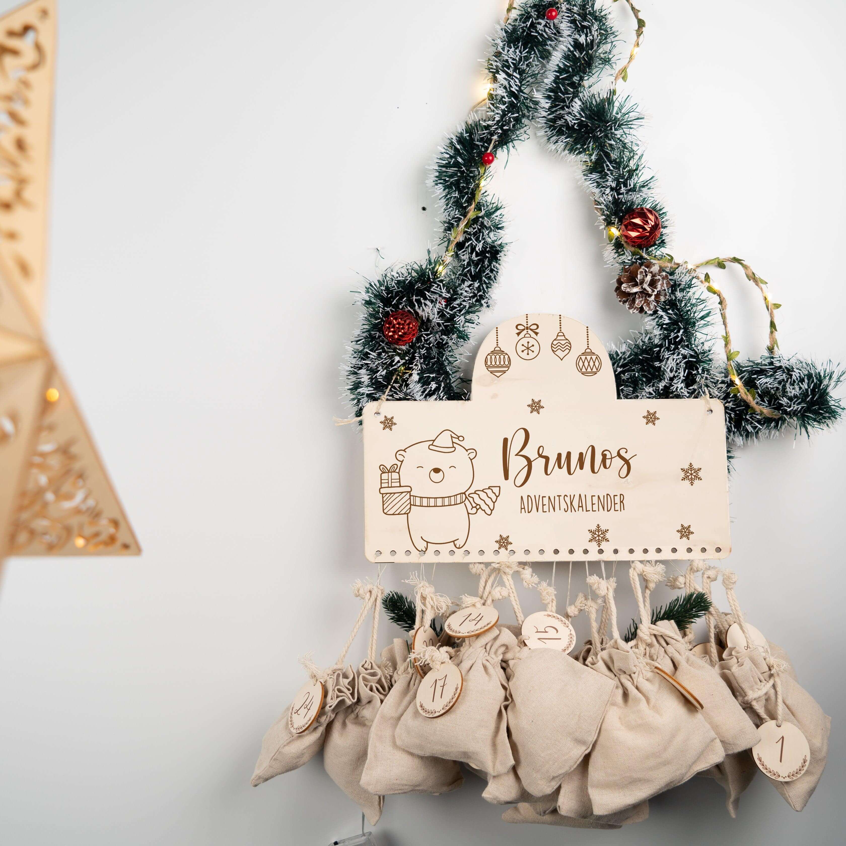 hochwertiger adventskalender mit chrismas bär personalisiert