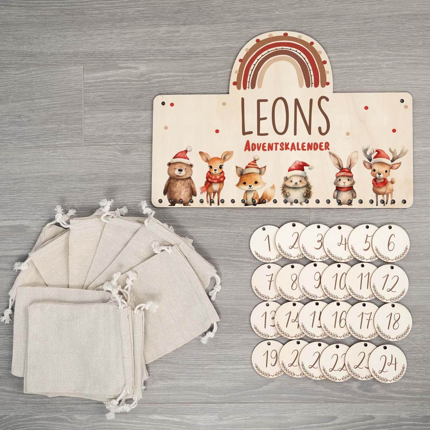 gravierter adventskalender mit tierfamilie motiv