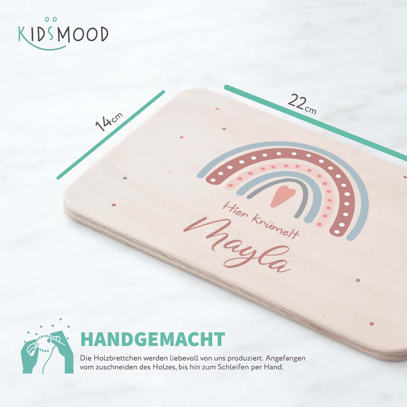 detailansicht der gravur auf dem frühstücksbrettchen mit regenbogen