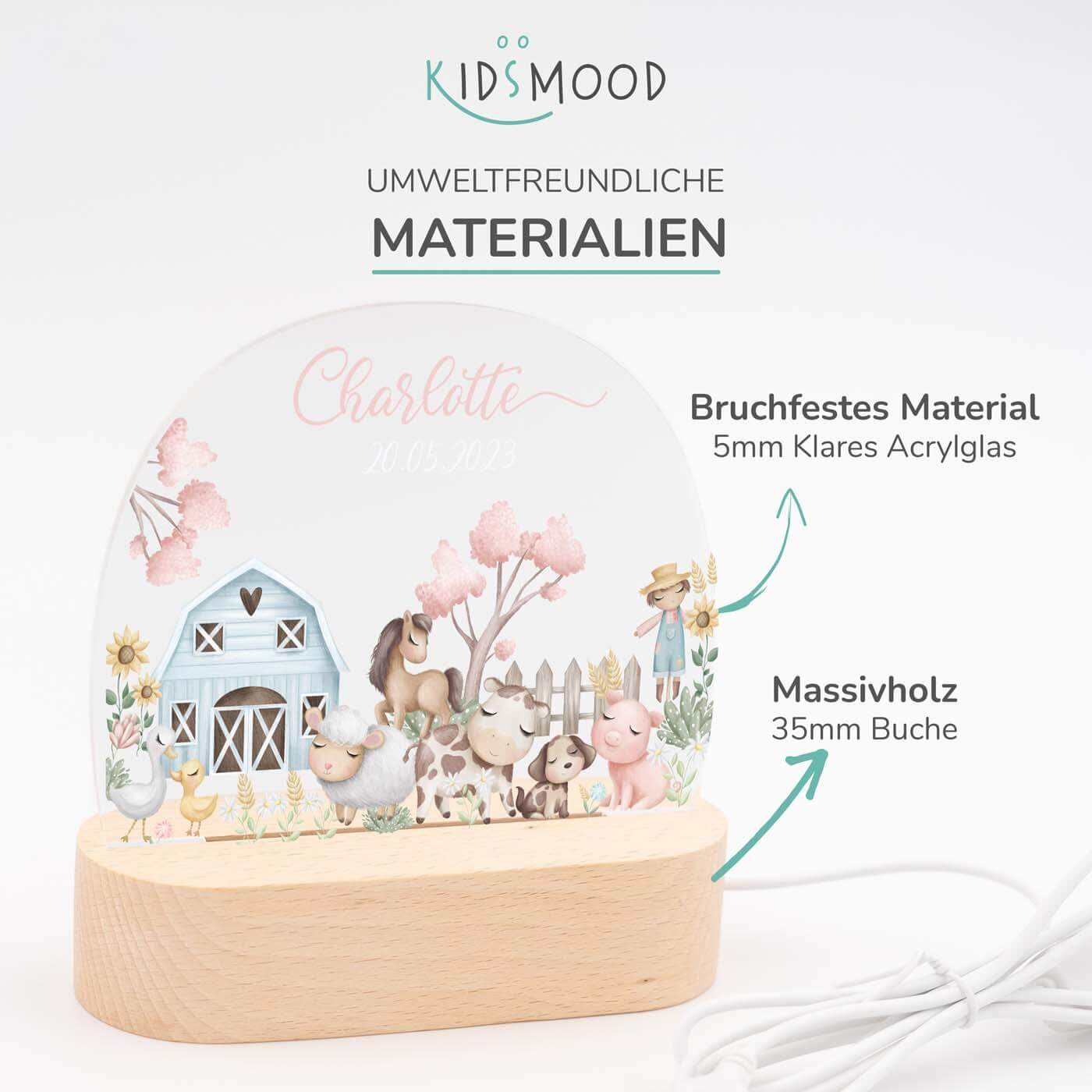 detailansicht der gravur auf der nachtlampe mit bauernhof