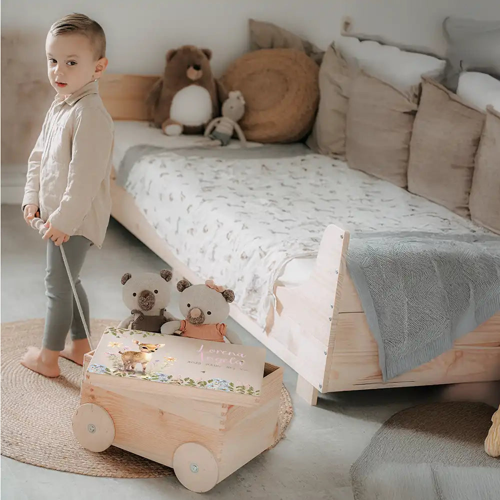 Spielzeugkiste mit Rädern personalisiert - Niedliches Reh