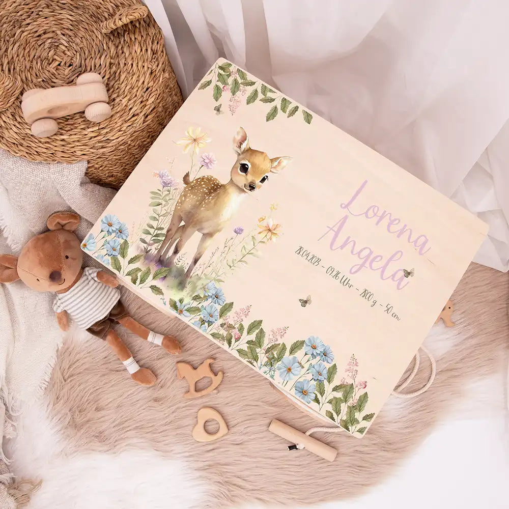 Spielzeugkiste mit Rädern personalisiert - Niedliches Reh