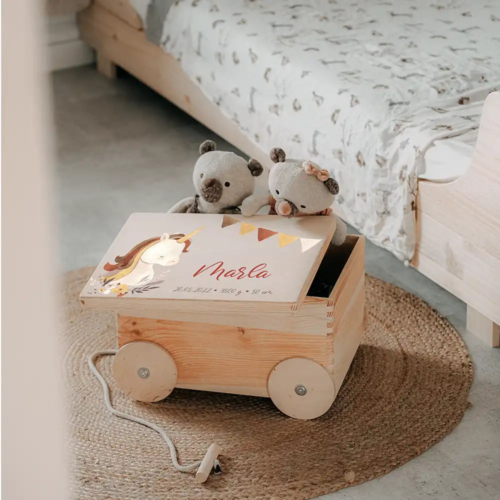 Spielzeugkiste mit Rädern personalisiert - Einhorn