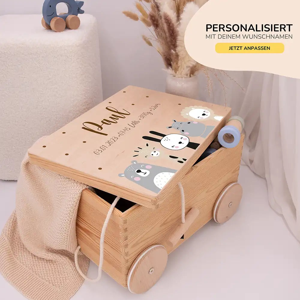 Spielzeugkiste mit Rädern personalisiert - Winterliche Waldtiere