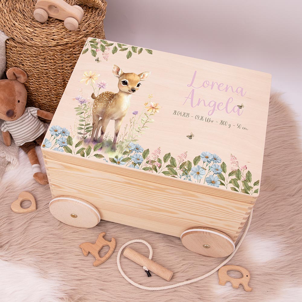 Spielzeugkiste mit Rädern personalisiert - Niedliches Reh