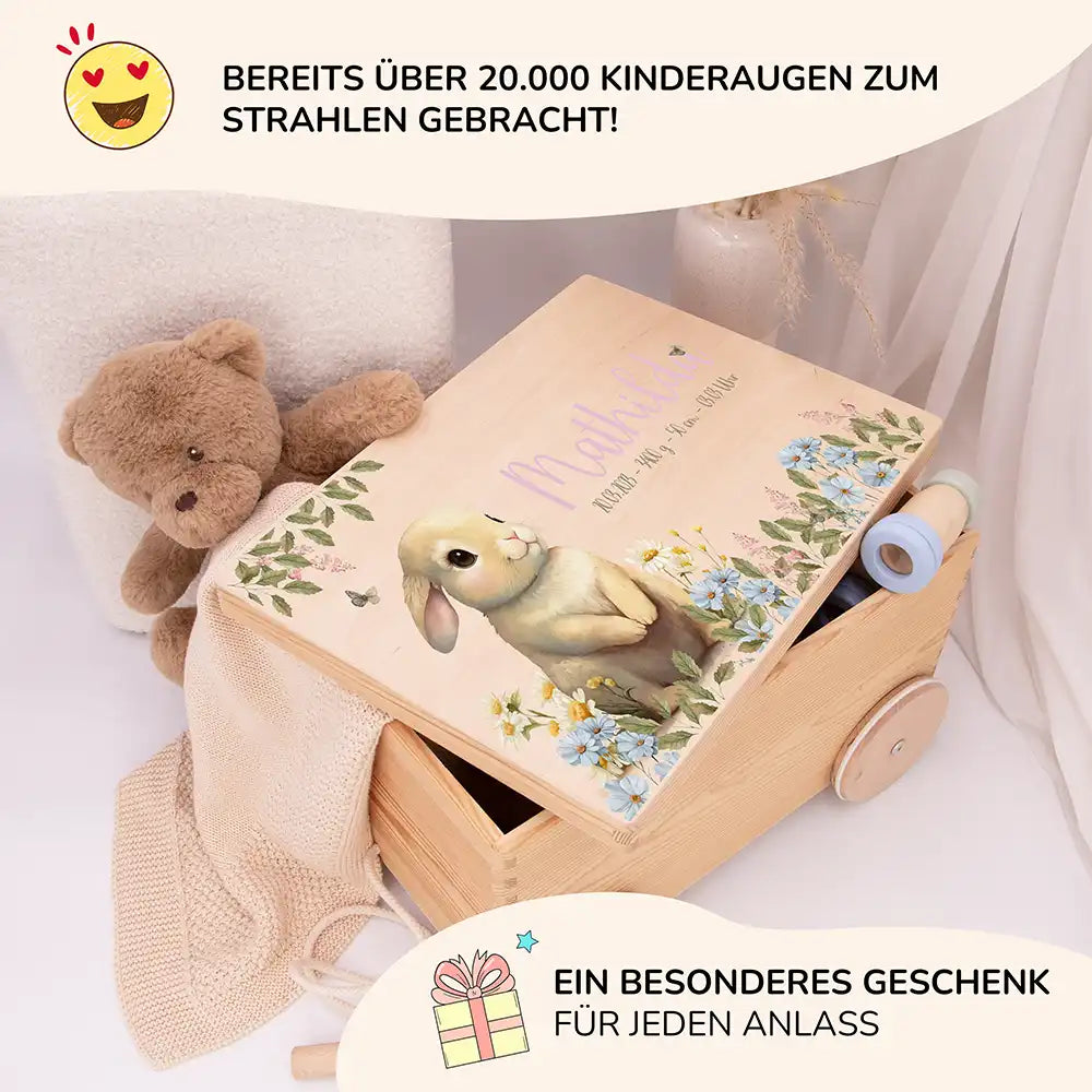 Spielzeugkiste mit Rädern personalisiert - Häschen