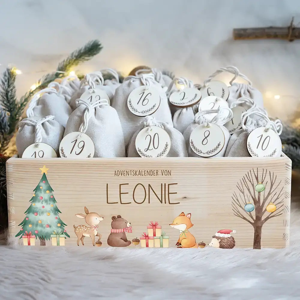 Adventskiste zum befüllen "Waldtiere um den Weihnachtsbaum" personalisiert