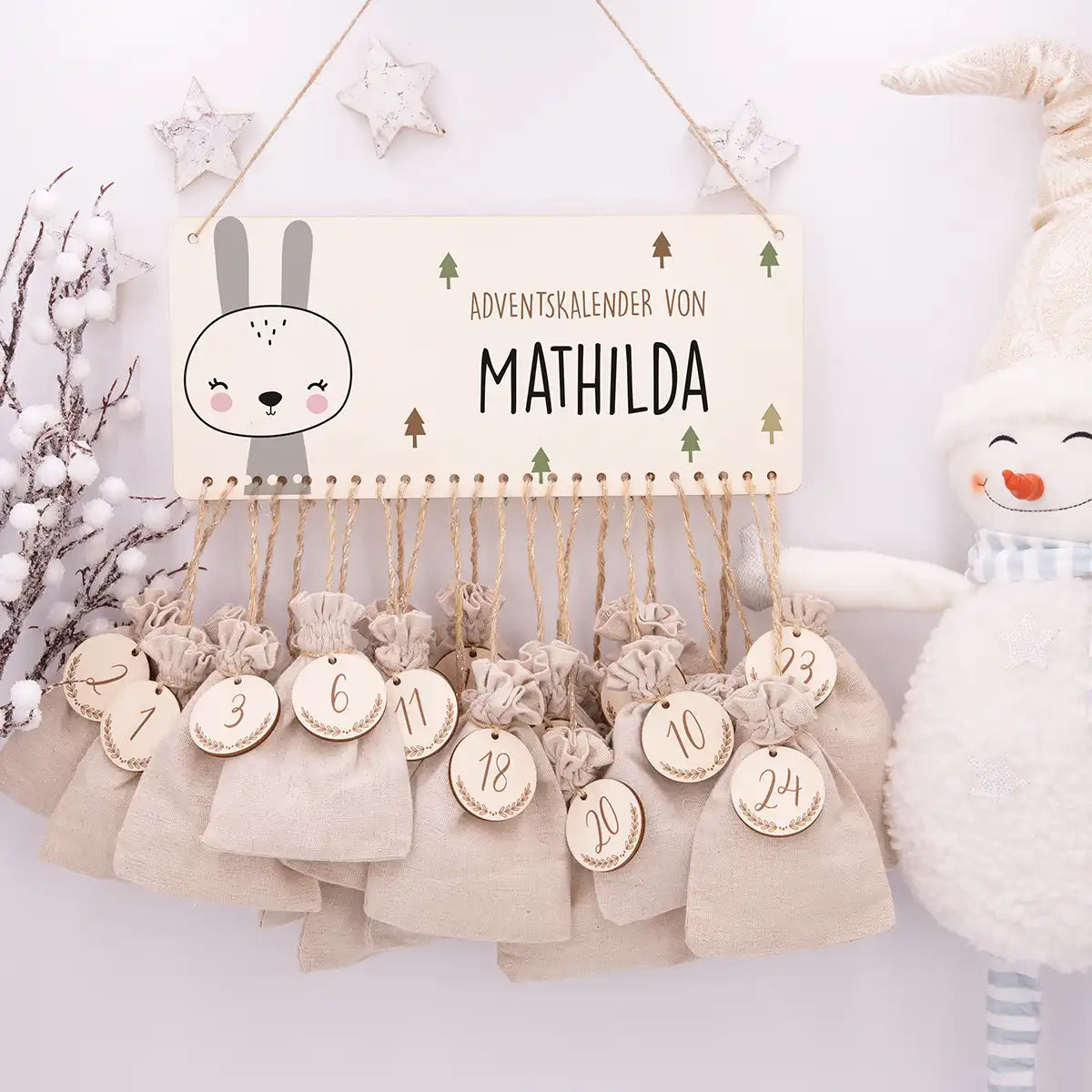 Personalisierbarer Adventskalender farbig - Winterhase