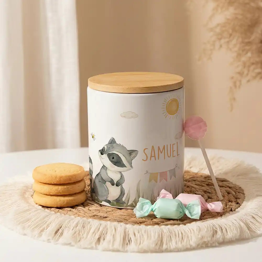 Personalisierte Keksdose Waschbär Sommer aus Keramik mit Bambusdeckel - Wunschname - Kidsmood.de