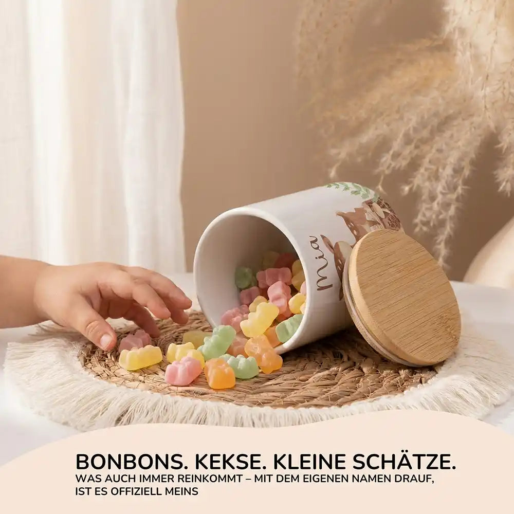 Personalisierte Keksdose Rehkitz Wald - Seitenansicht mit Bambusdeckel