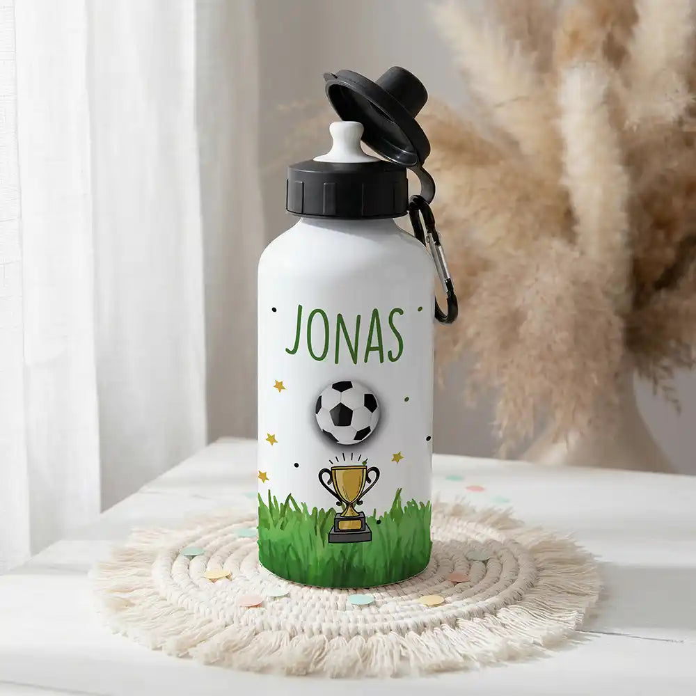 Personalisierte Trinkflasche Kinder Fußball Pokal – zwei Verschlüsse personalisiert mit Namen