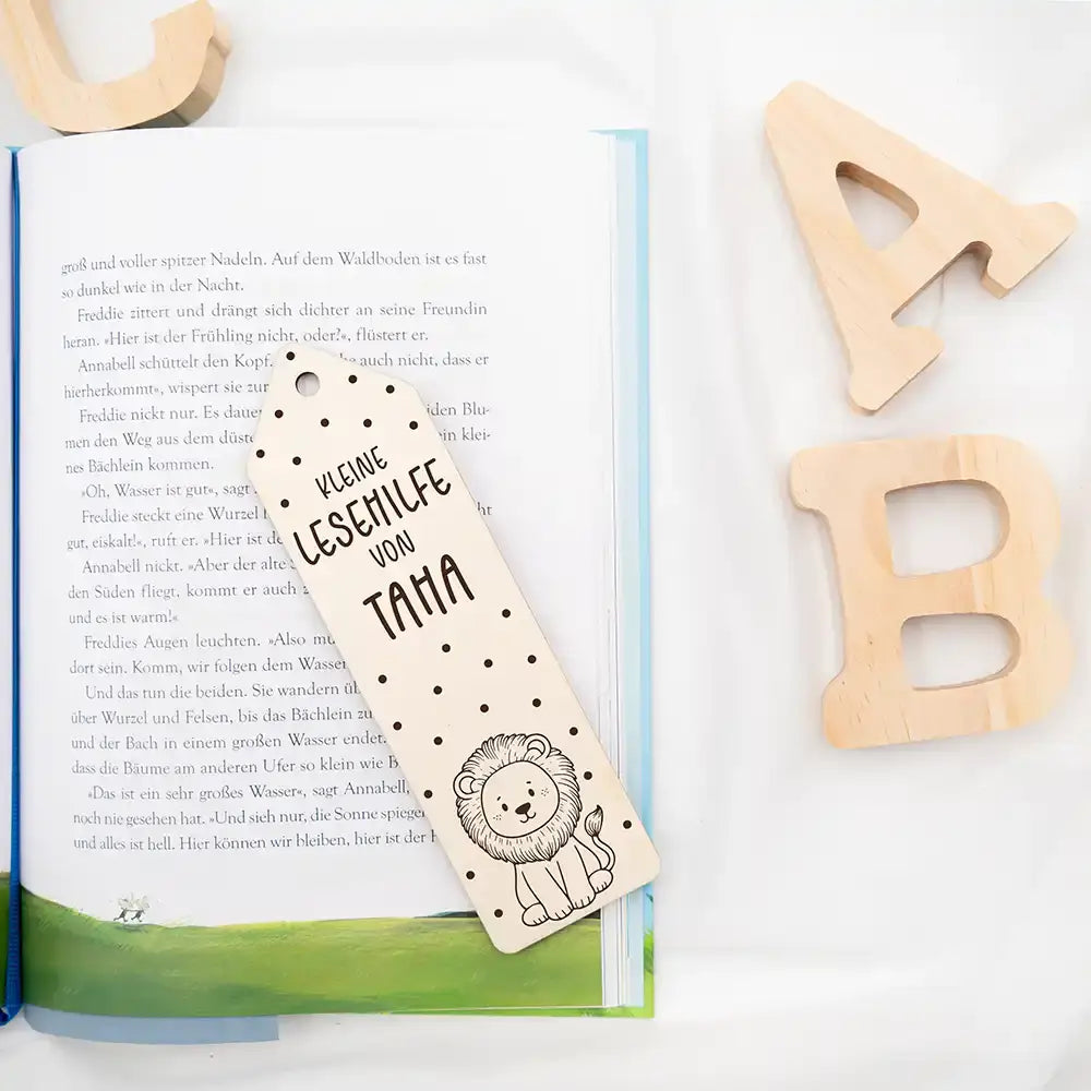 personalisierte lesehilfe mit löwen design für den schulanfang