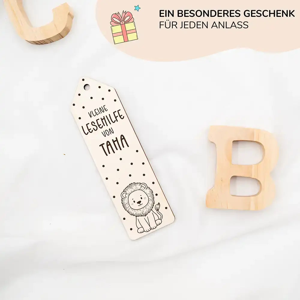 nahaufnahme der lesehilfe mit löwen motiv