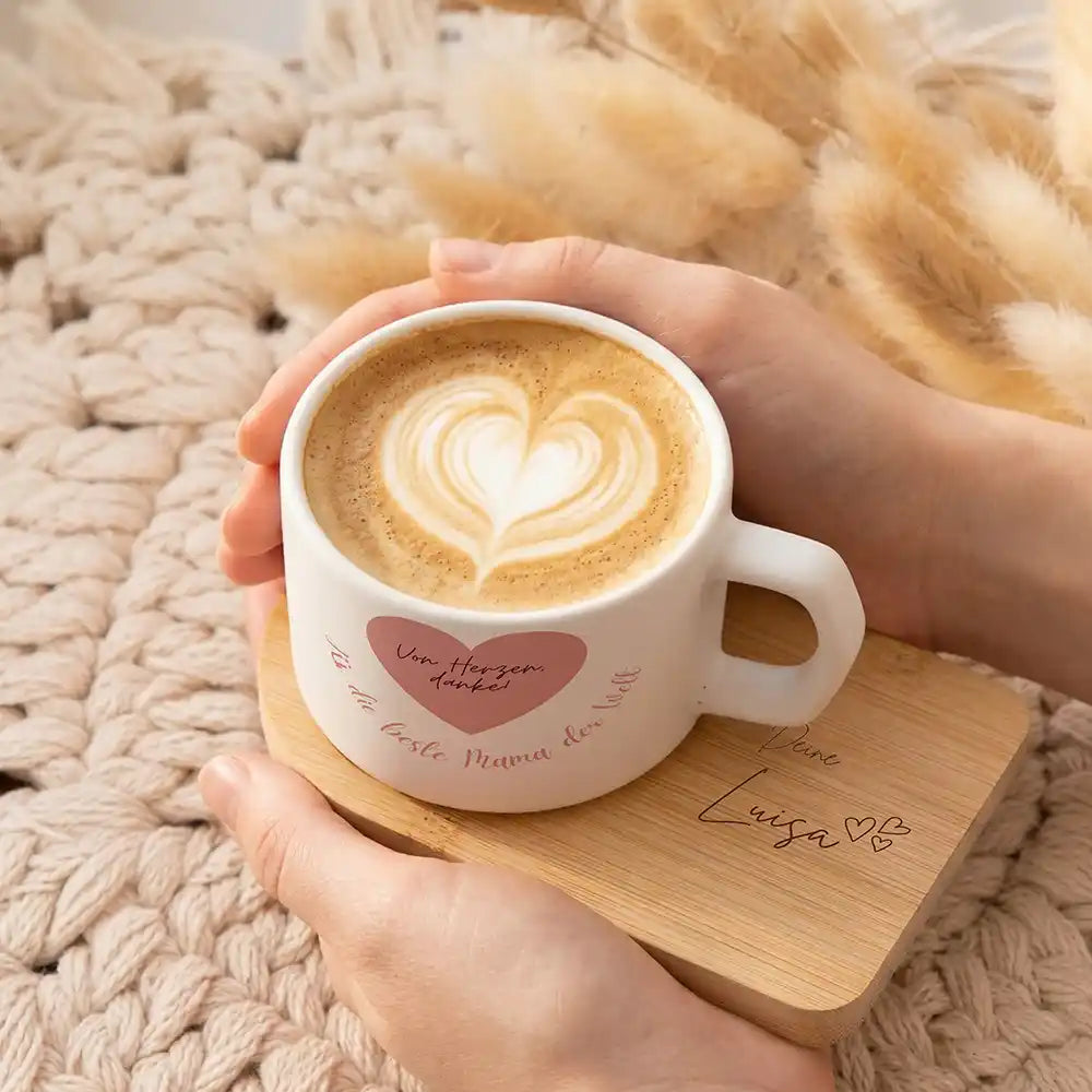Muttertagsgeschenk personalisiert – Keramiktasse Von Herzen danke – Rosa Herz mit Bambus-Untersetzer
