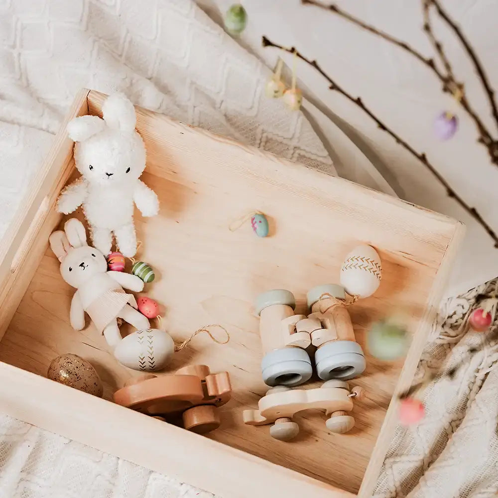 Osterkiste Holz personalisiert - Eierspaß mit Hasenbande