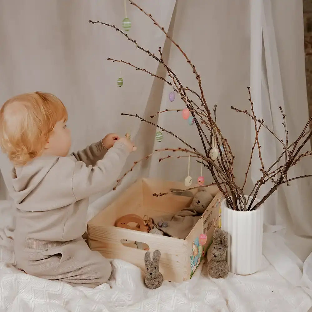 Osterkiste Holz personalisiert -Süße Küken schlüpfen