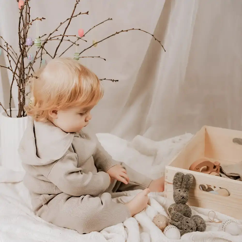 Osterkiste Holz personalisiert -Süße Küken schlüpfen