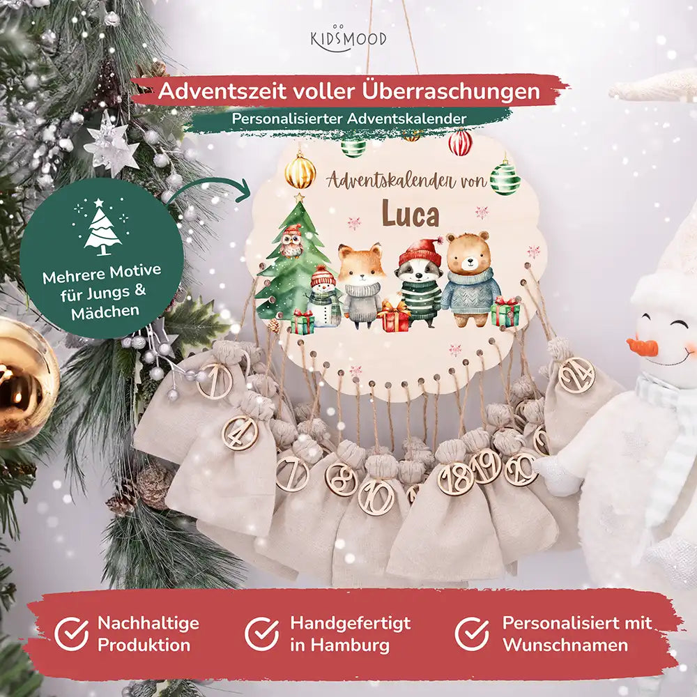 Personalisierter runder Adventskalender Kinder aus Holz - Waldtiere mit Weihnachtsmützen
