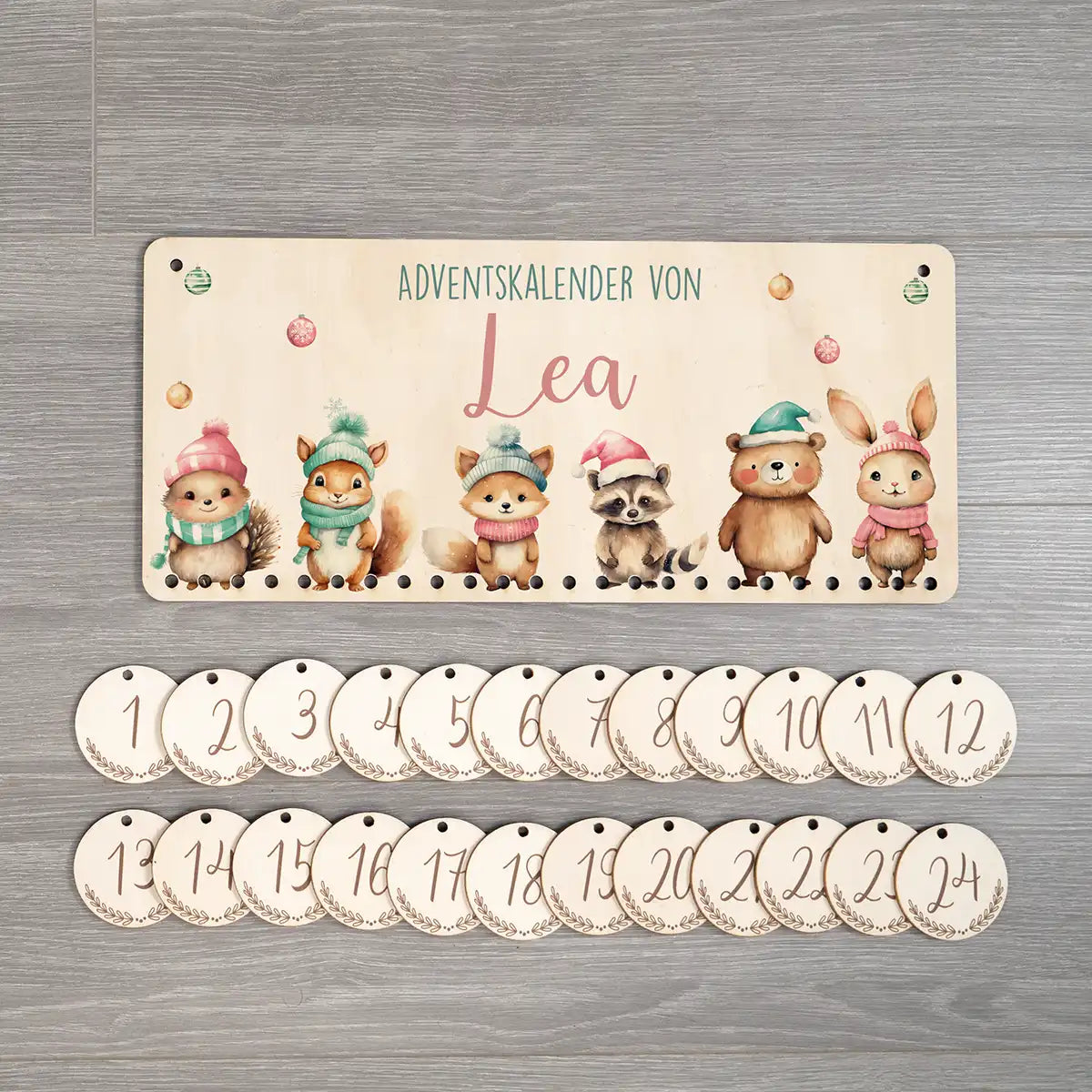 Personalisierbarer Adventskalender farbig - Glückliche Tierfamilie