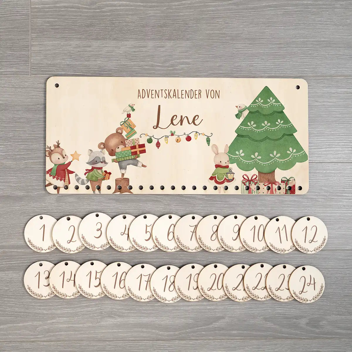 Personalisierbarer Adventskalender farbig - Weihnachtsbaum Tiere